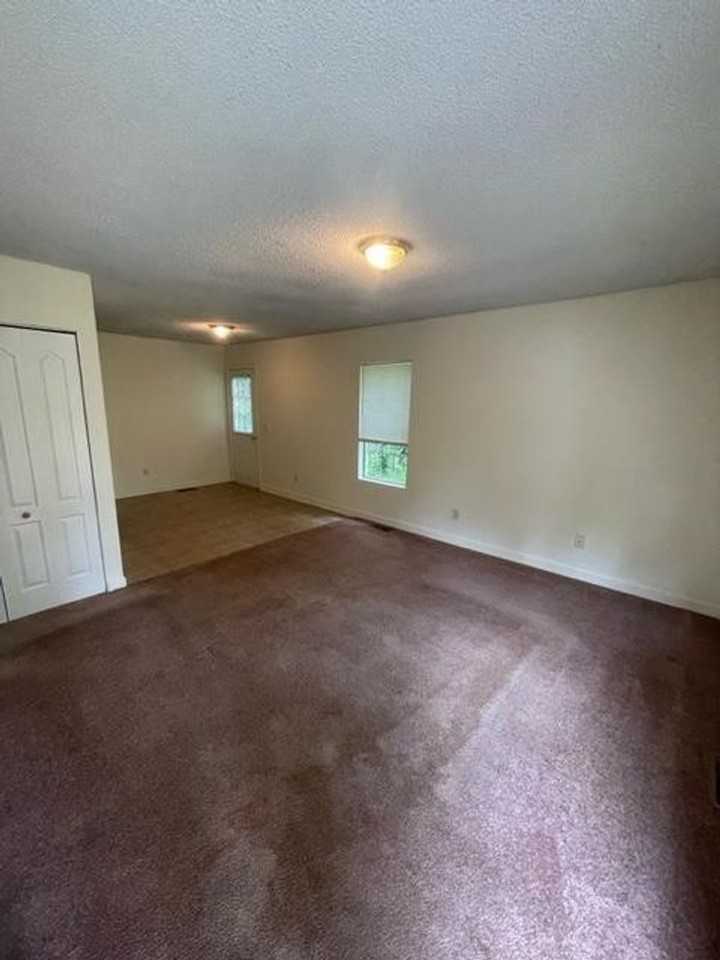 128 West St - Photo 3 of 5