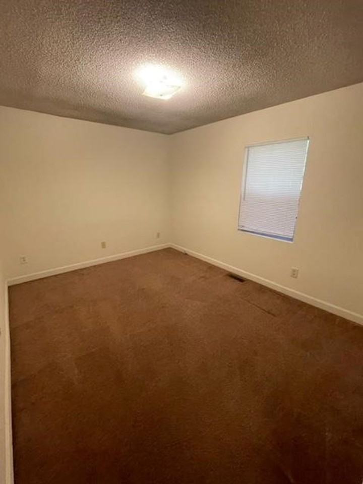 128 West St - Photo 4 of 5