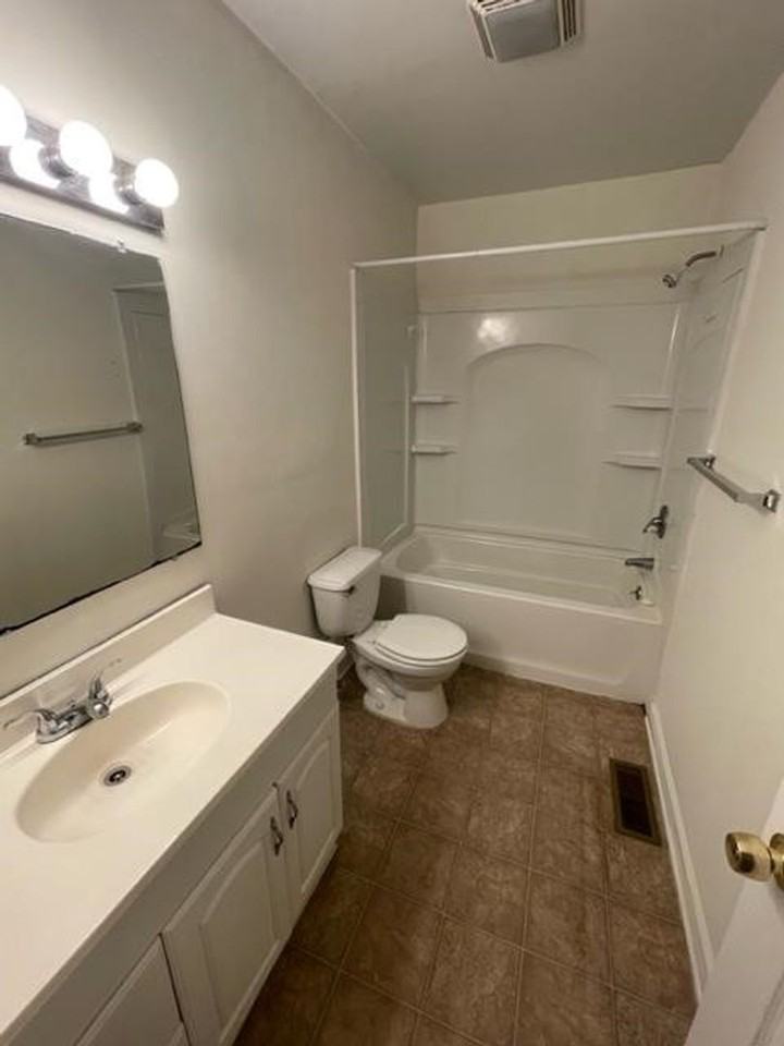 128 West St - Photo 5 of 5