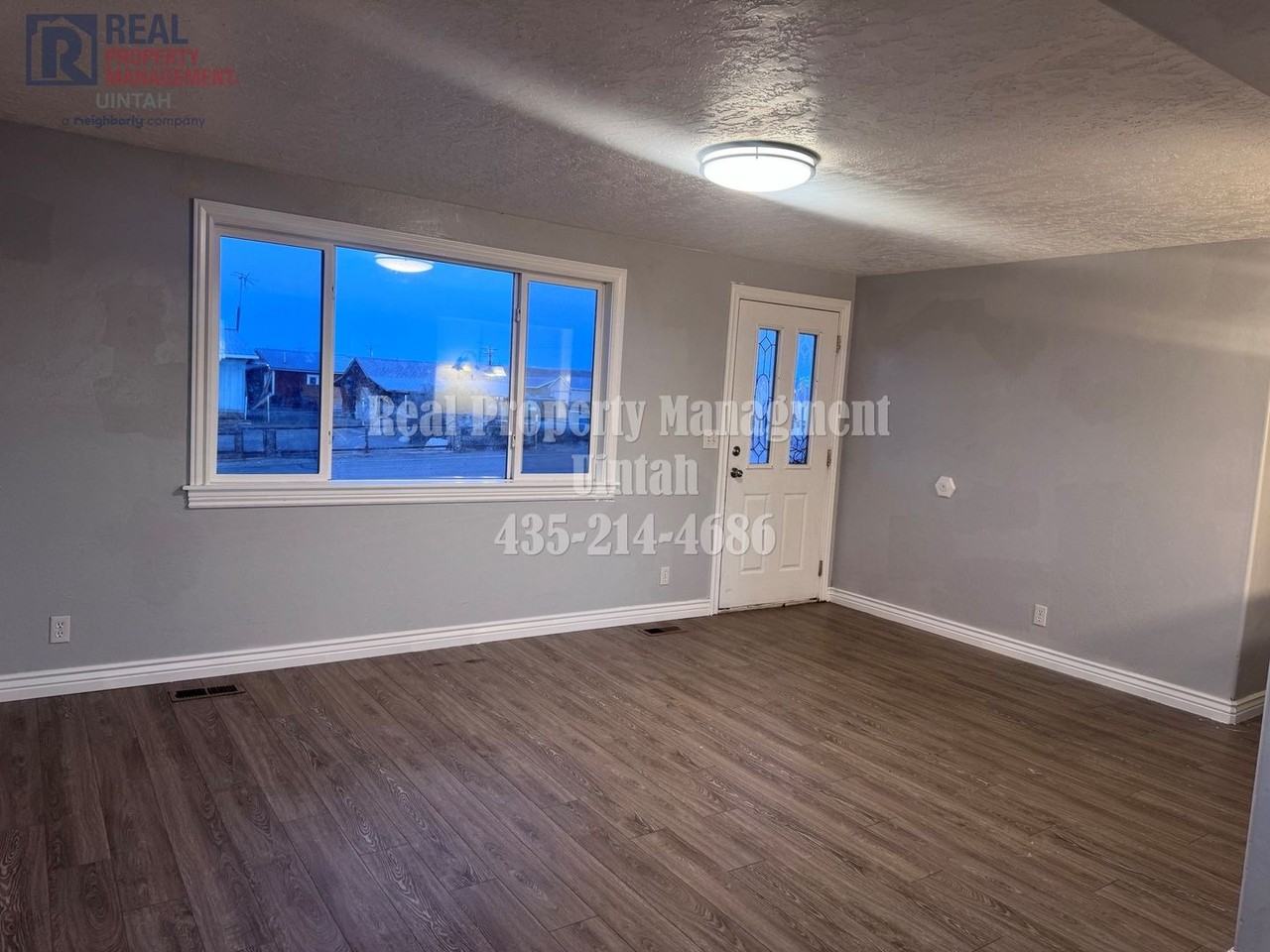 982 N 1930 E - Photo 2 of 26