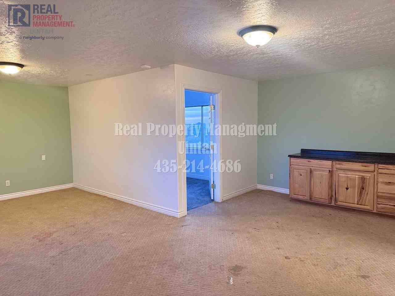 982 N 1930 E - Photo 7 of 26