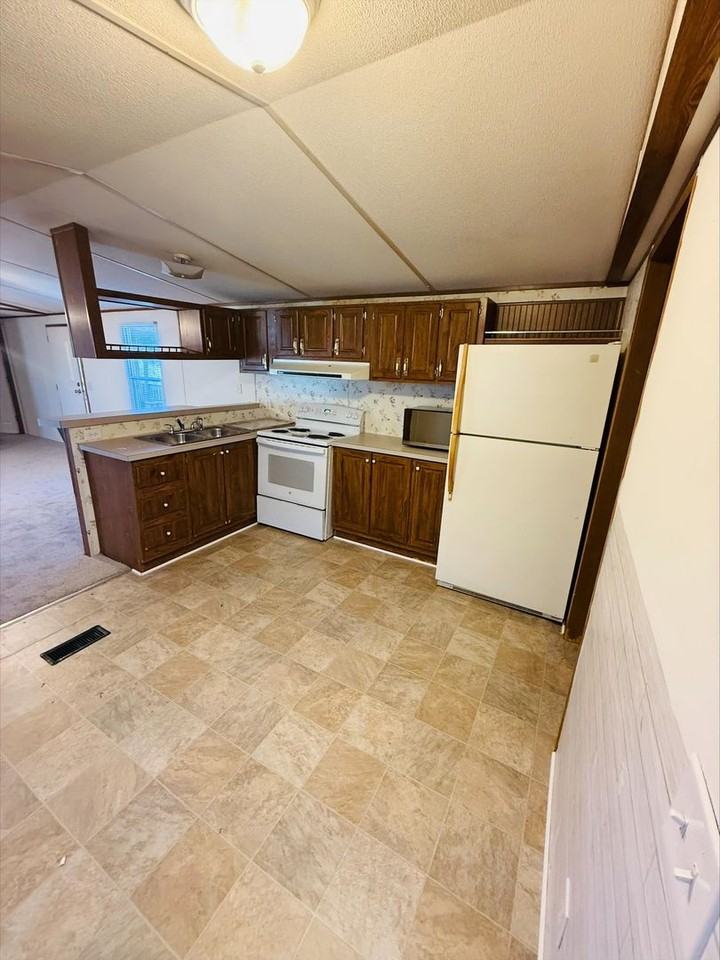 1066 Worthville Rd - Photo 2 of 7