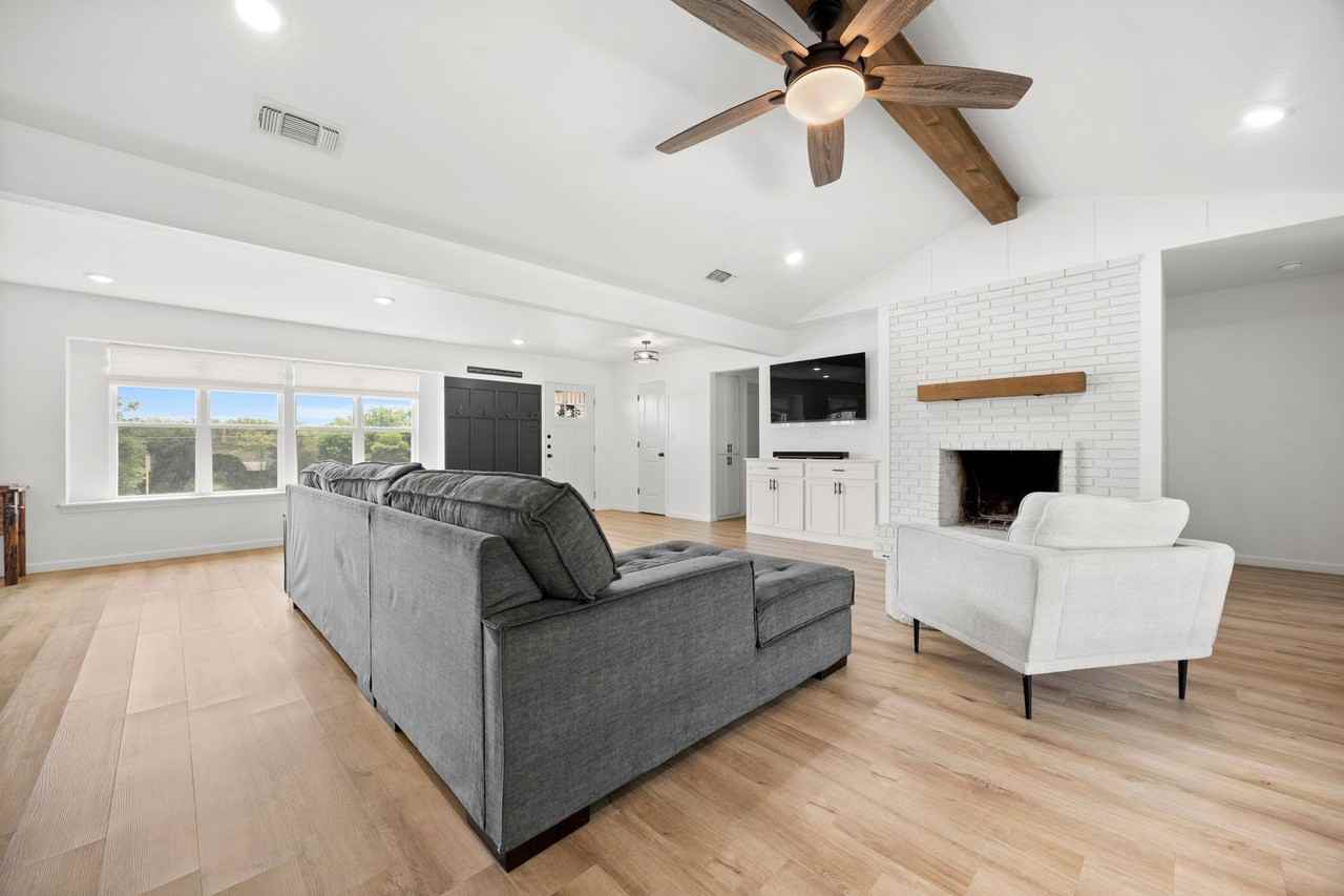 921 Indian Trail Dr - Photo 6 of 34