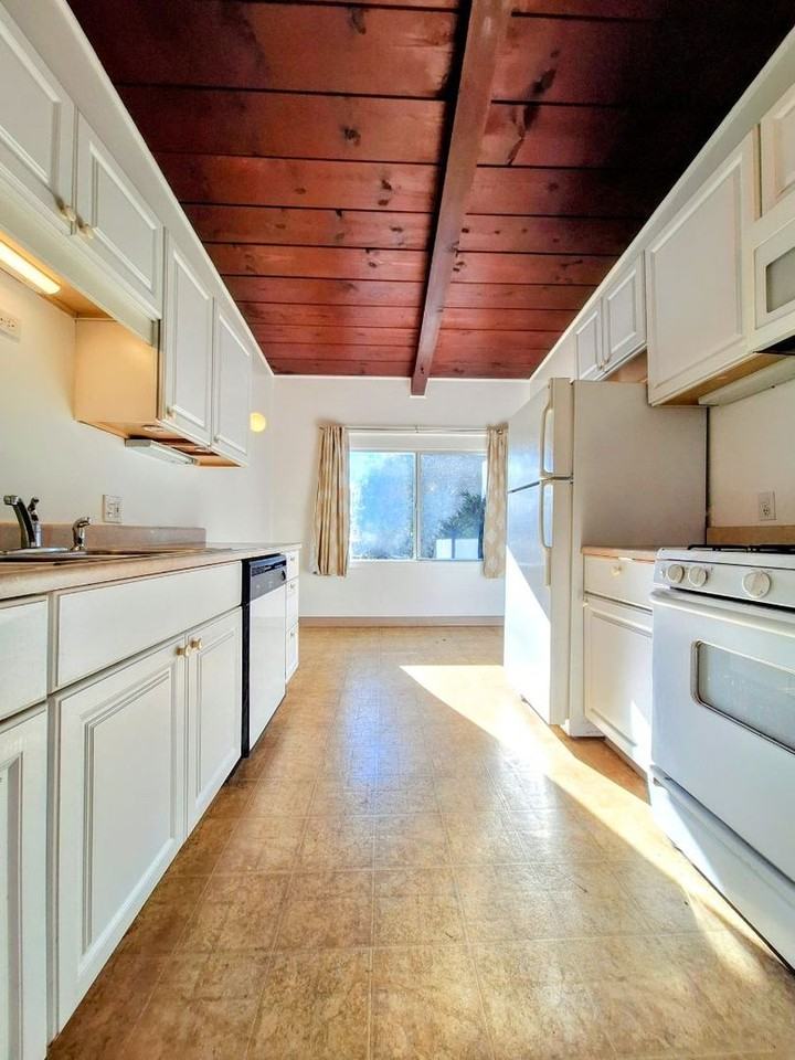 90 Gladys Ave - Photo 2 of 29