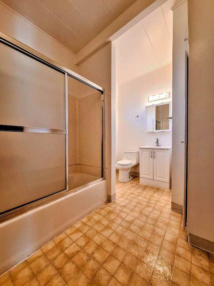 90 Gladys Ave - Photo 5 of 29