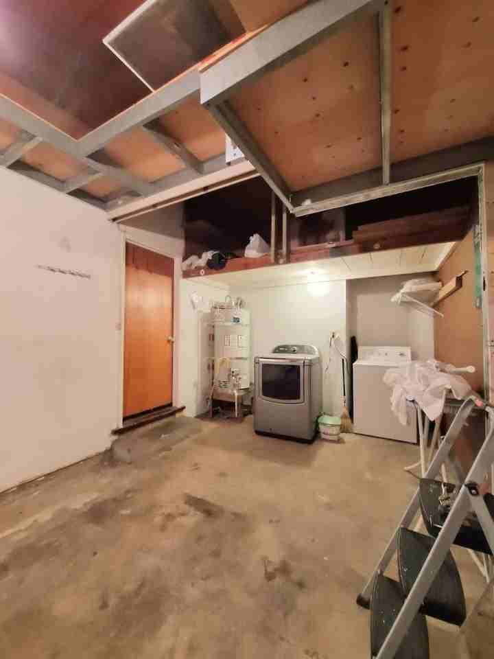 90 Gladys Ave - Photo 7 of 29