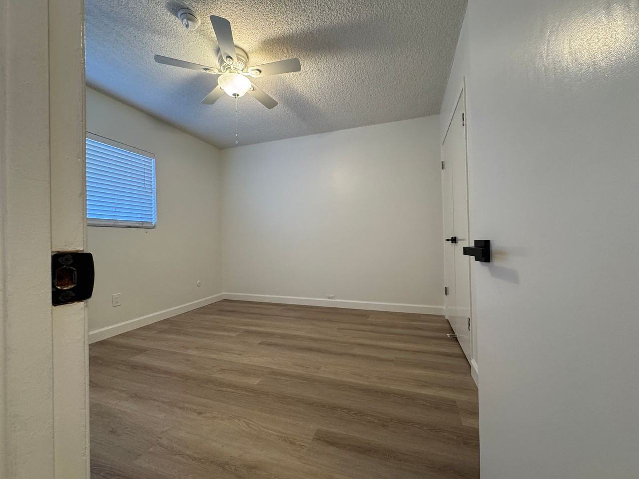 673 W 22nd St #4 - Photo 5 of 15