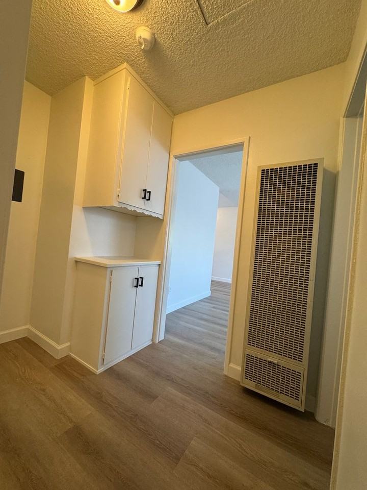 673 W 22nd St #4 - Photo 7 of 15