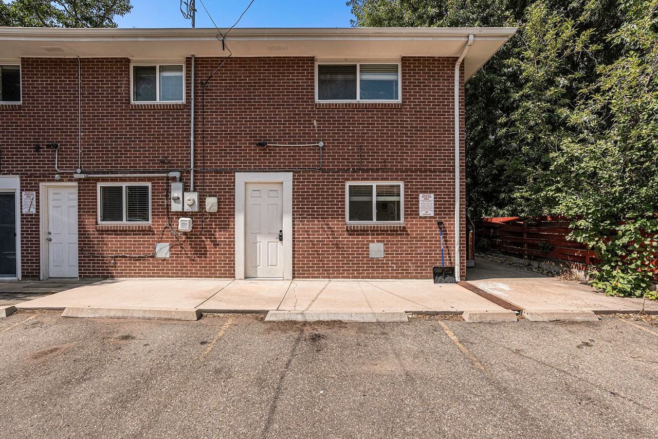 872 19th St - Photo 2 of 24