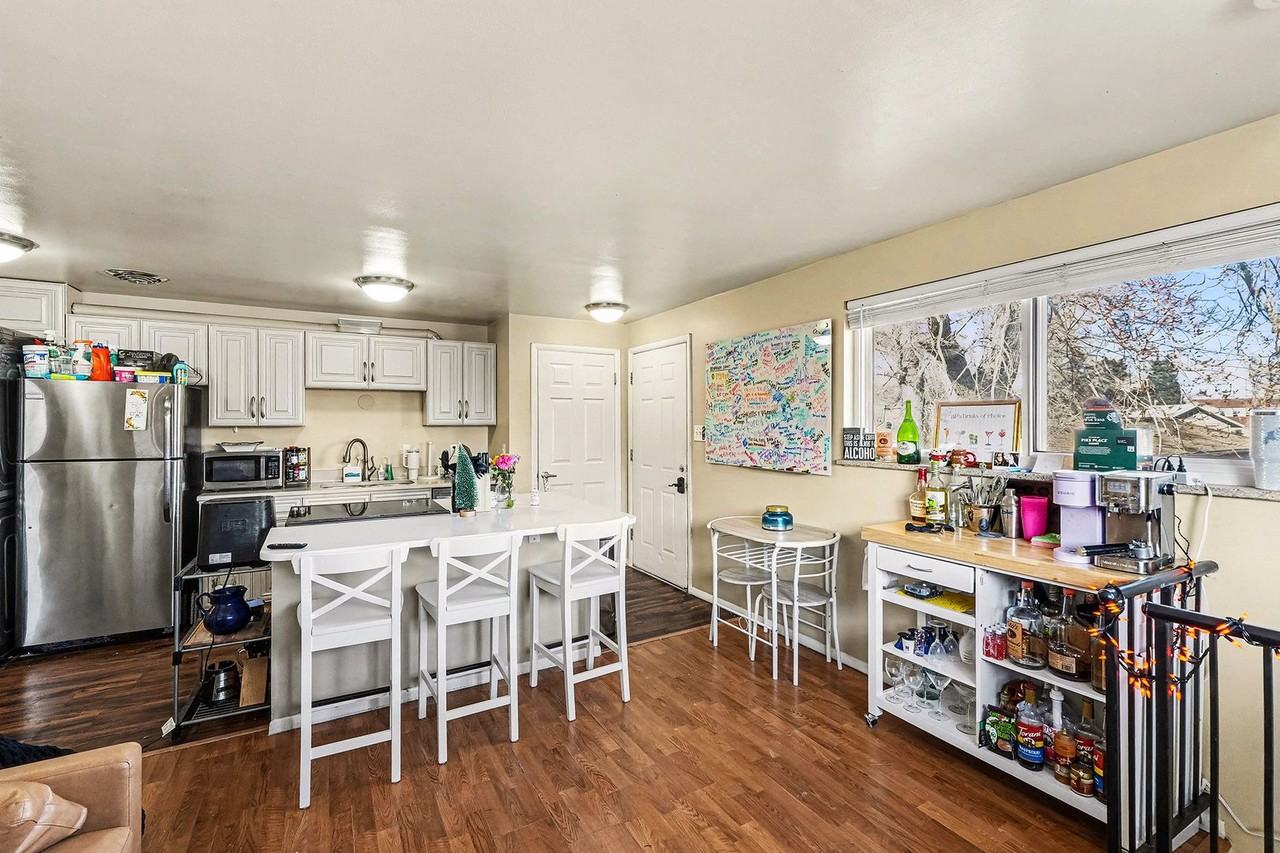 872 19th St - Photo 7 of 24