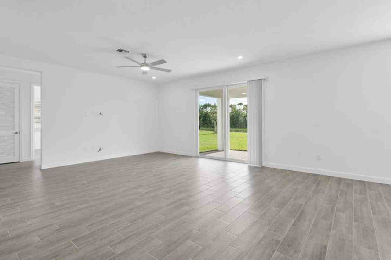 6843 Cobia Cir - Photo 7 of 31