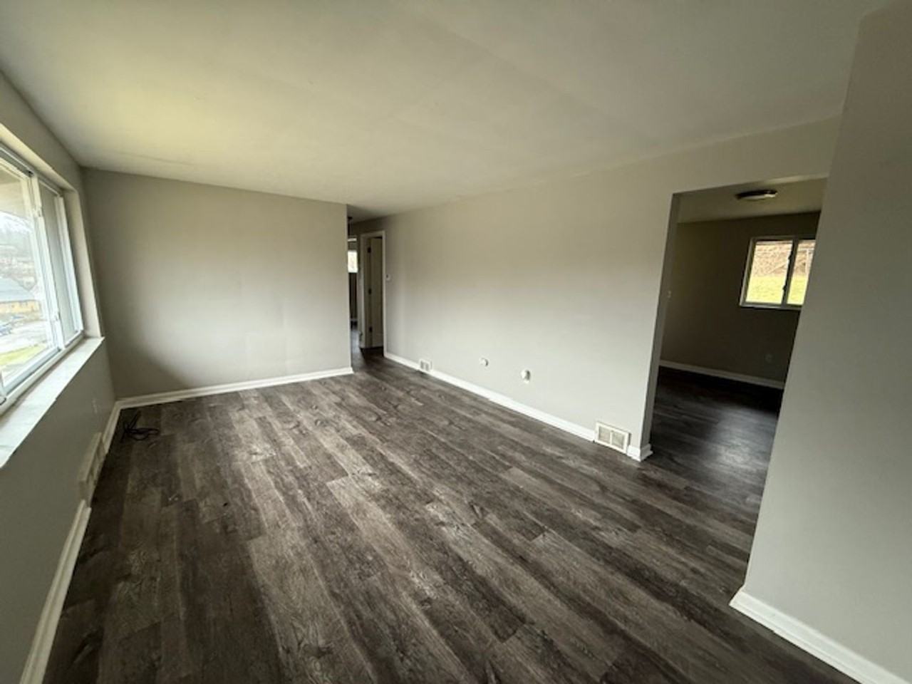 205 Charleston Dr - Photo 5 of 13