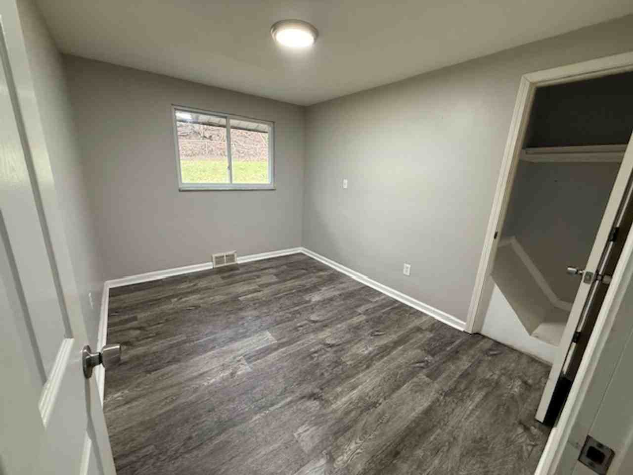 205 Charleston Dr - Photo 7 of 13