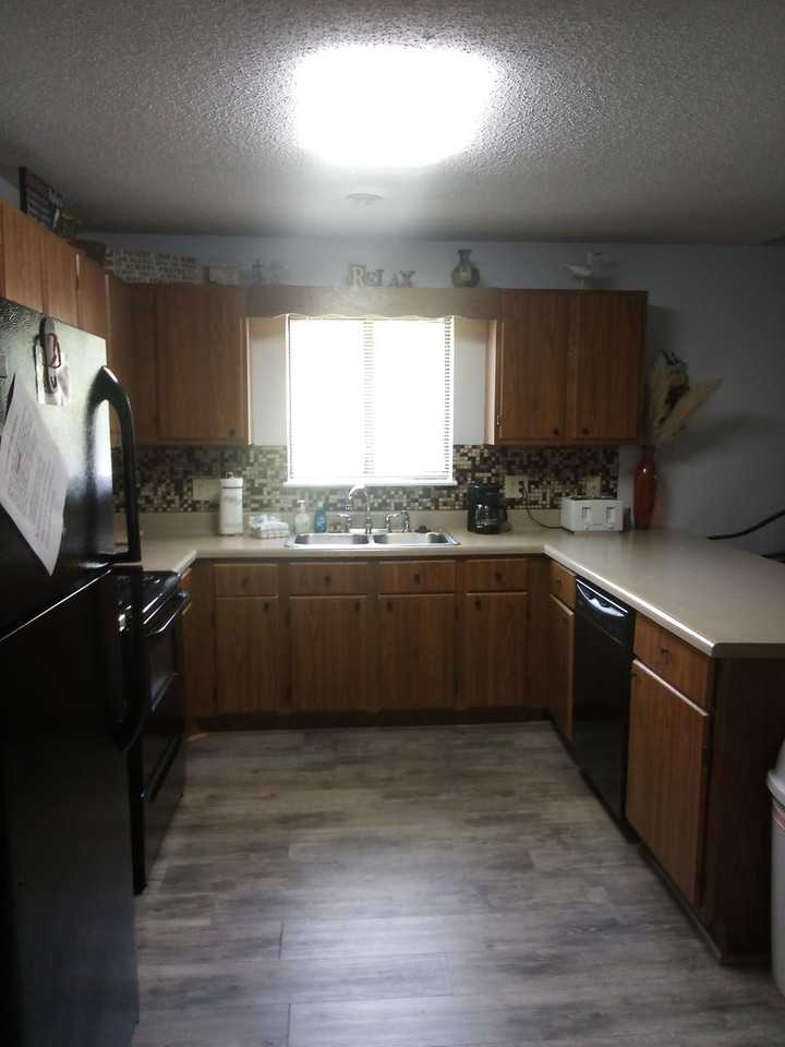 1870 Auburn Ln - Photo 3 of 18