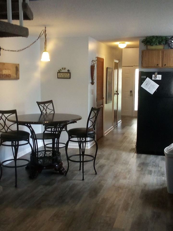 1870 Auburn Ln - Photo 4 of 18