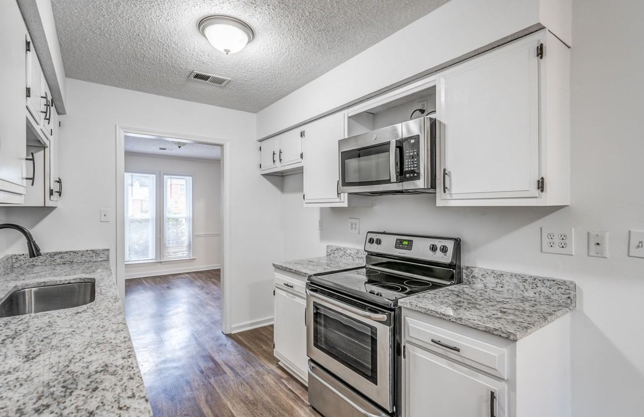 1320 Fox Trace Dr - Photo 5 of 24