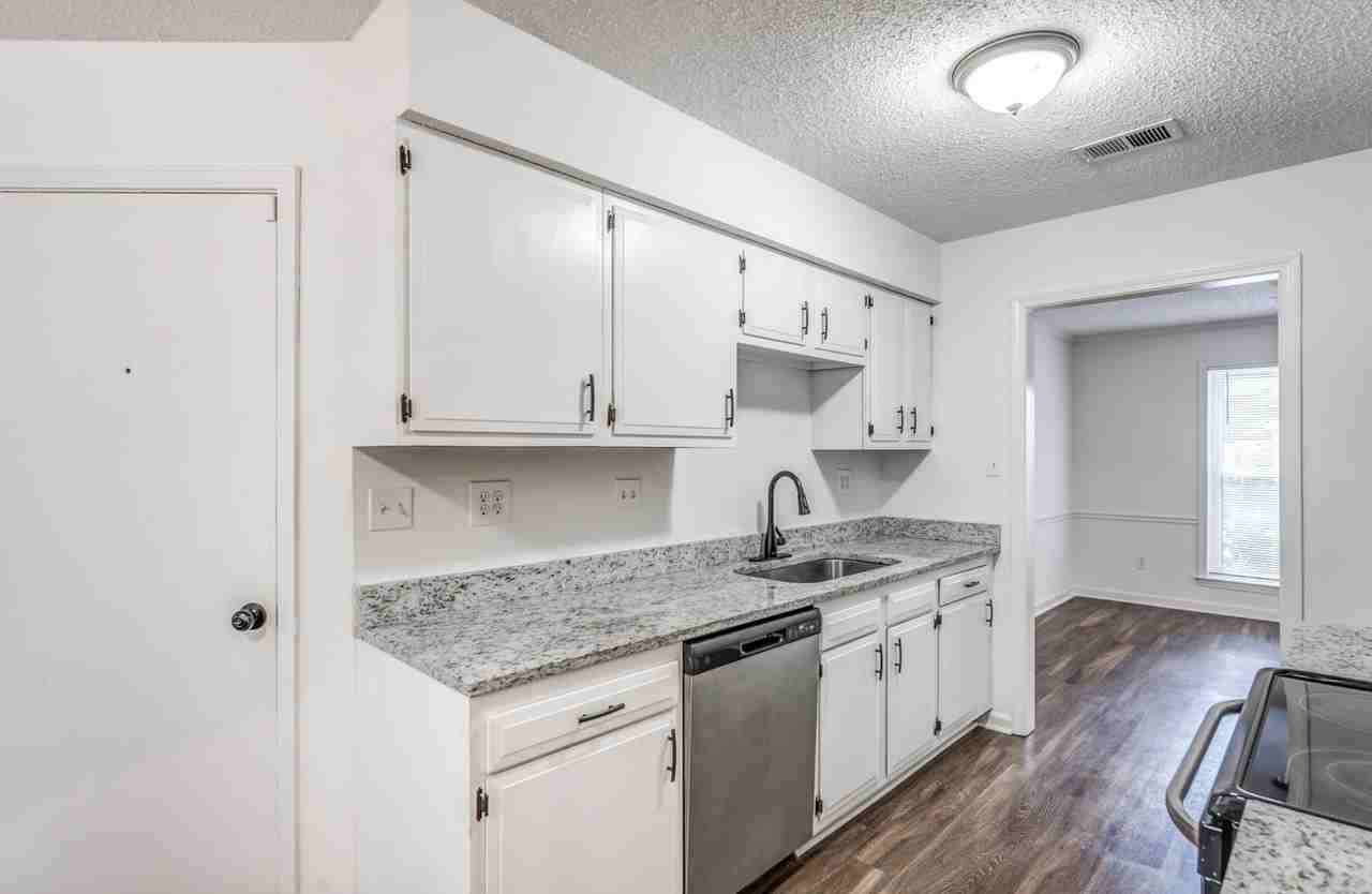 1320 Fox Trace Dr - Photo 6 of 24