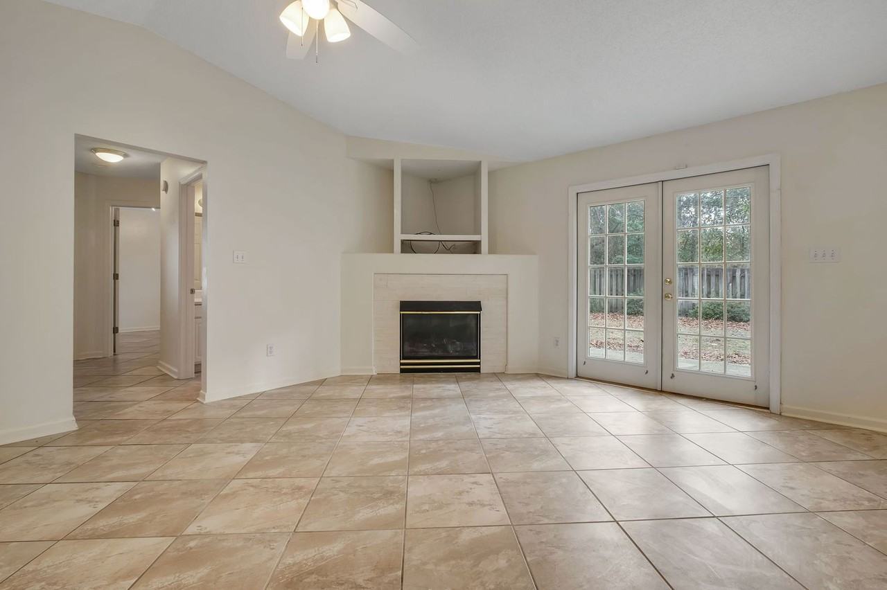 1375 Silver Moon Dr - Photo 4 of 20