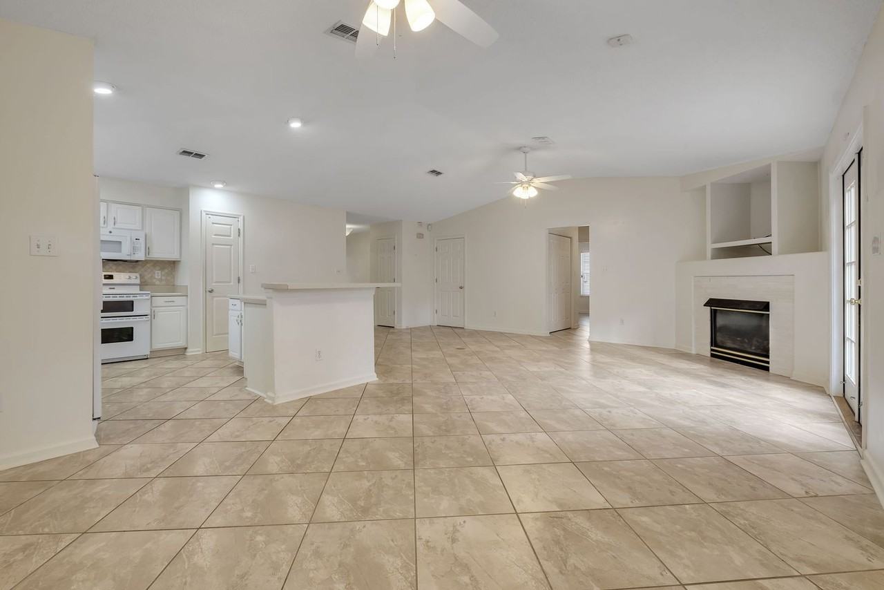 1375 Silver Moon Dr - Photo 7 of 20