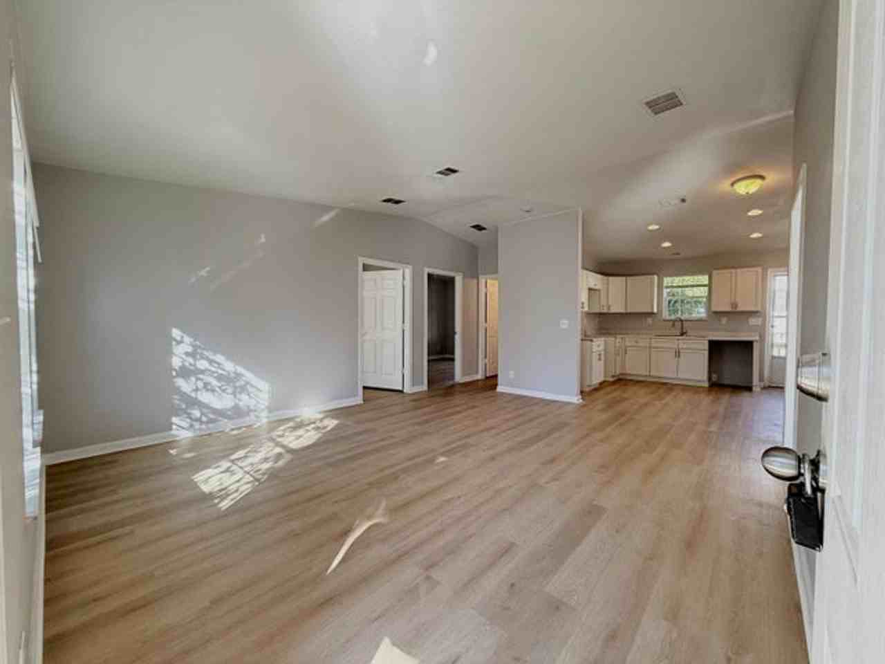 5289 Stacy St - Photo 2 of 20