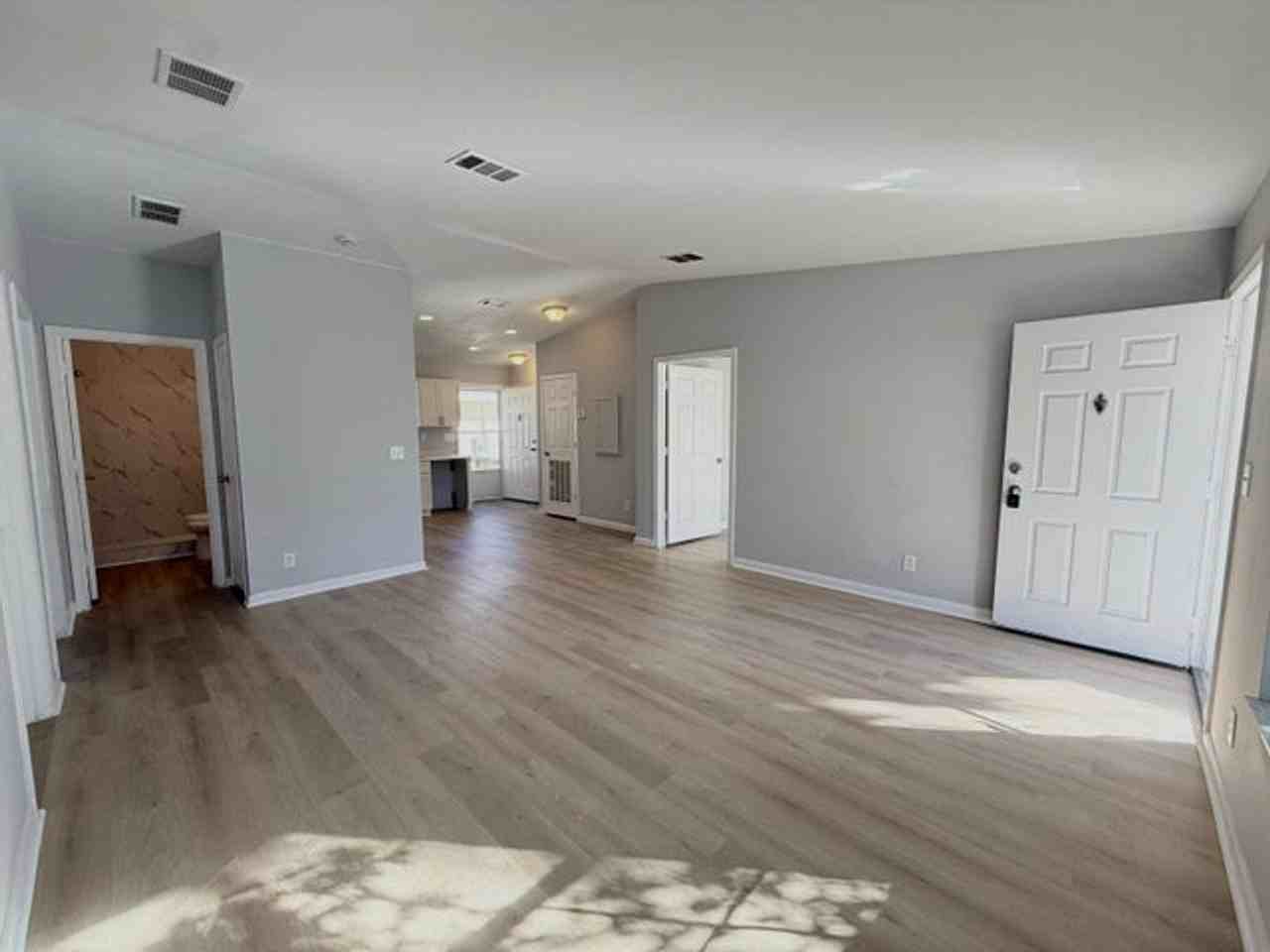 5289 Stacy St - Photo 3 of 20