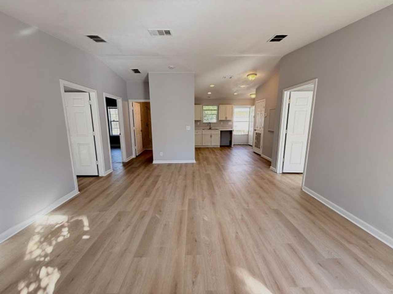 5289 Stacy St - Photo 4 of 20