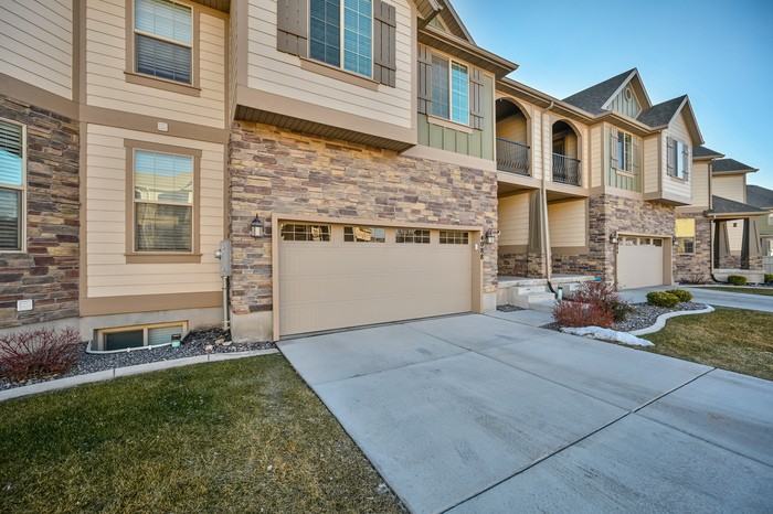 4088 E Oakland Hills Dr - Photo 3 of 39