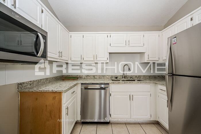 202 Ashton Ct - Photo 3 of 22