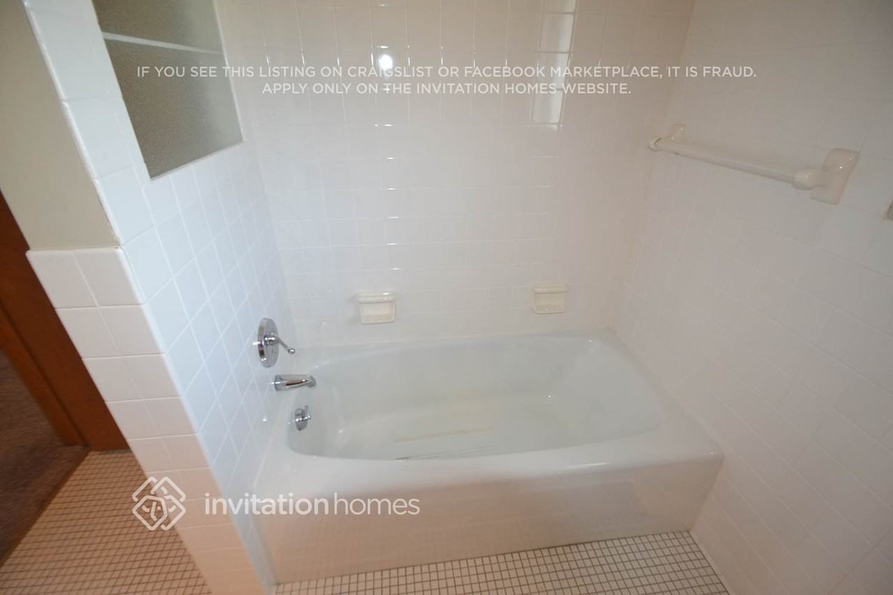 11208 Mississippi Dr N - Photo 3 of 6