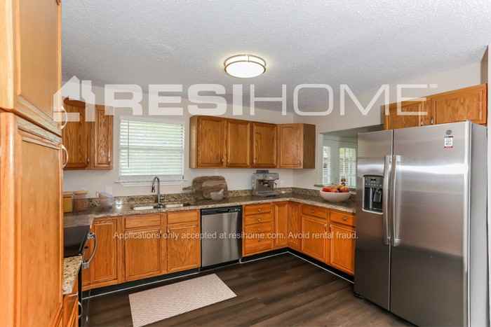 6420 Cathy Dr - Photo 3 of 18