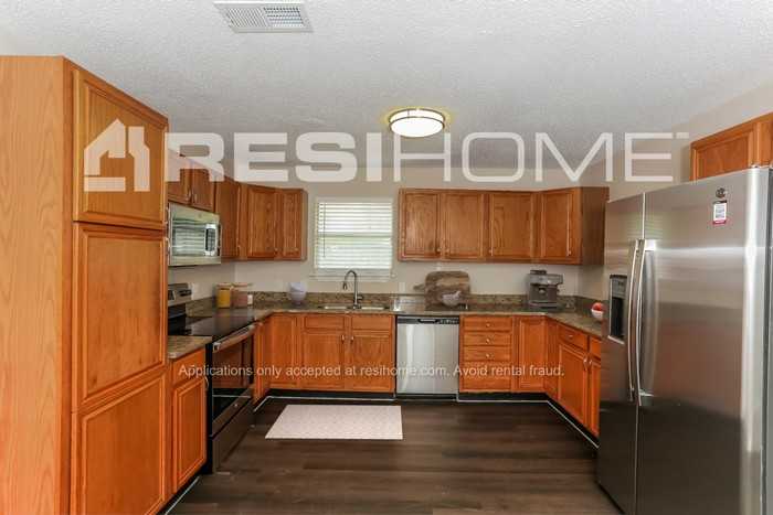 6420 Cathy Dr - Photo 4 of 18