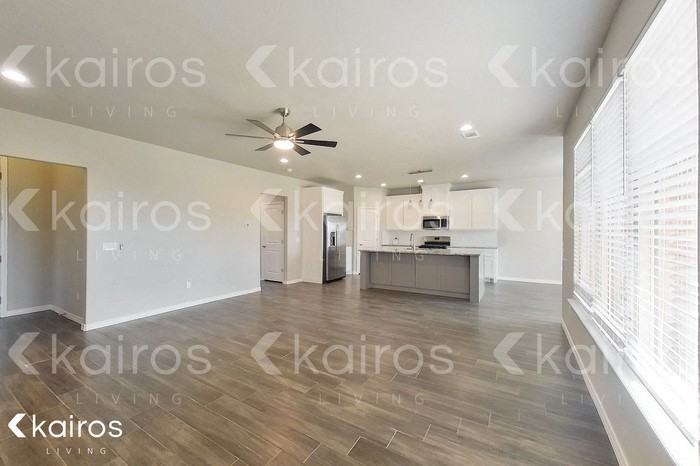 2701 Knoll Dr - Photo 4 of 24