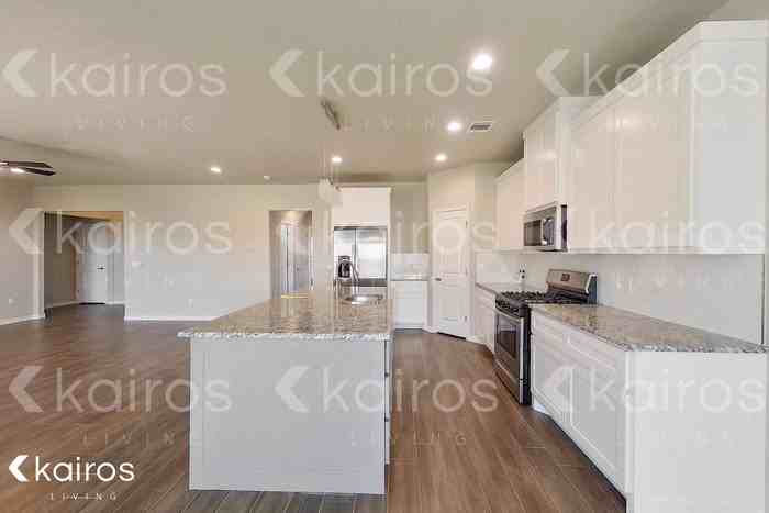 2701 Knoll Dr - Photo 6 of 24