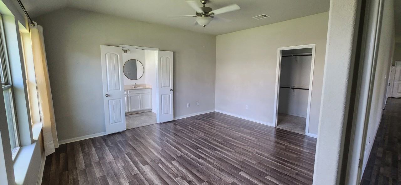 5022 Brewcastle Ln - Photo 3 of 10