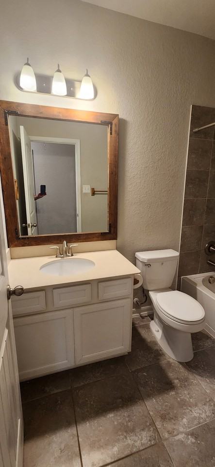 5022 Brewcastle Ln - Photo 4 of 10