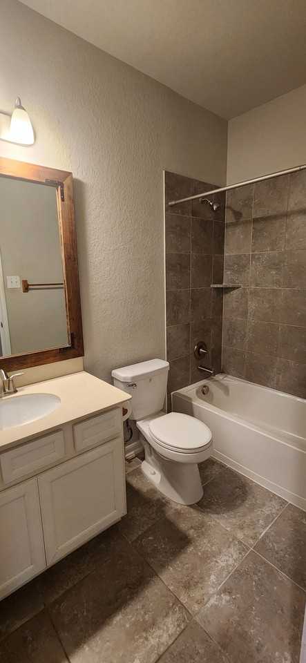 5022 Brewcastle Ln - Photo 5 of 10