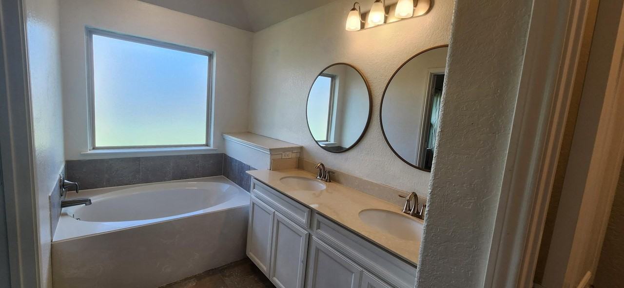 5022 Brewcastle Ln - Photo 7 of 10