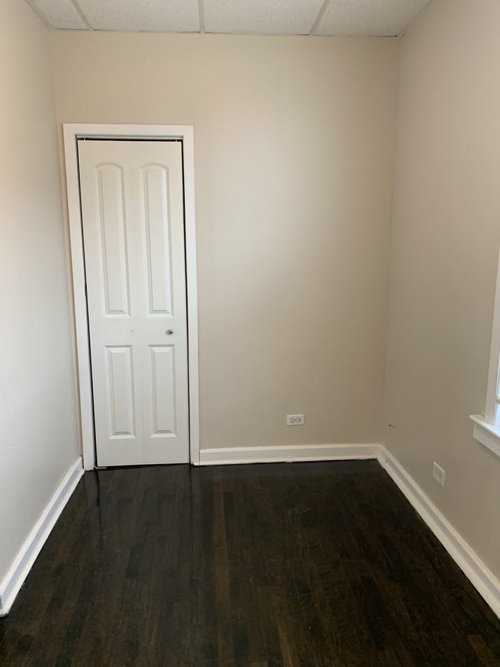 4623 S Whipple St - Photo 3 of 9