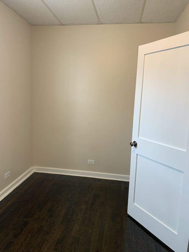 4623 S Whipple St - Photo 5 of 9