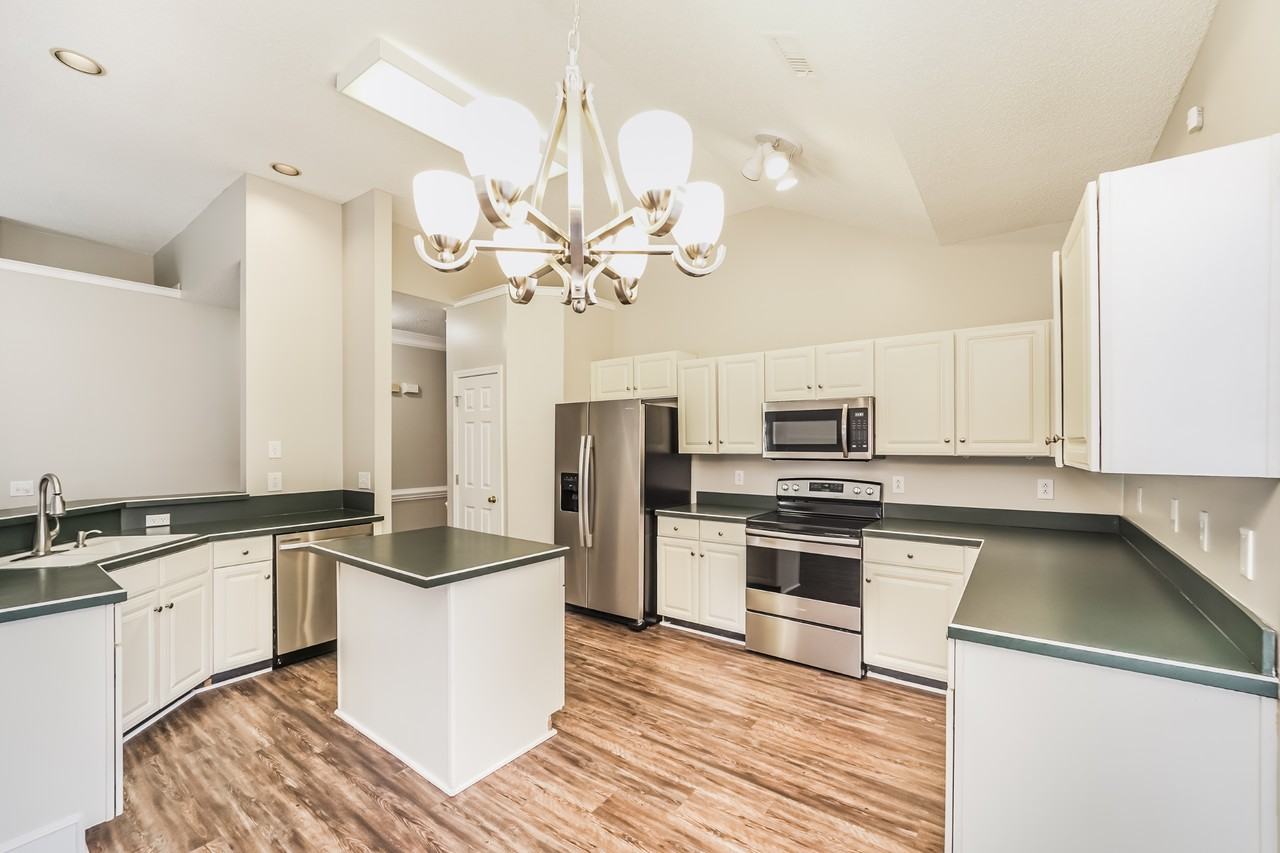 7121 Scuppernong Ct - Photo 7 of 16