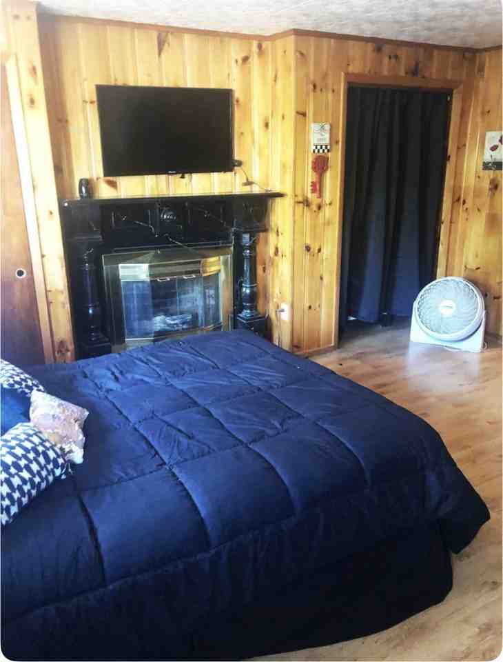 494 Sterling St - Photo 5 of 8