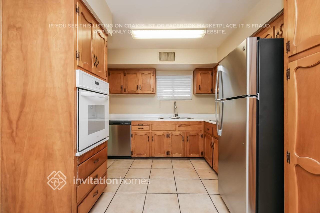 6012 W Medlock Dr - Photo 5 of 17