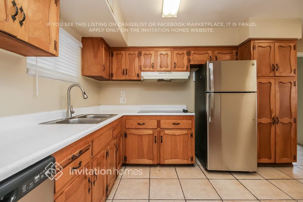 6012 W Medlock Dr - Photo 6 of 17