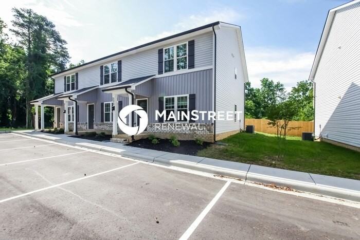 508 Rogers Lake Rd E - Photo 4 of 17