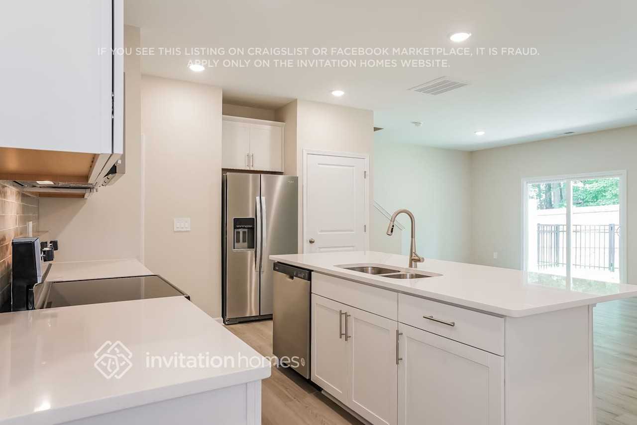 915 Greenville Way - Photo 7 of 17