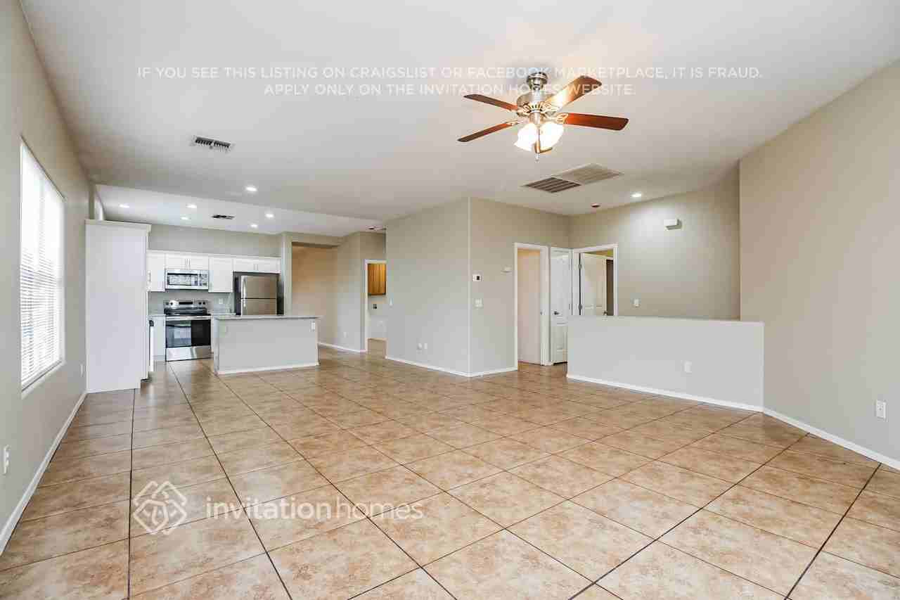 300 S 9th St - Photo 5 of 17