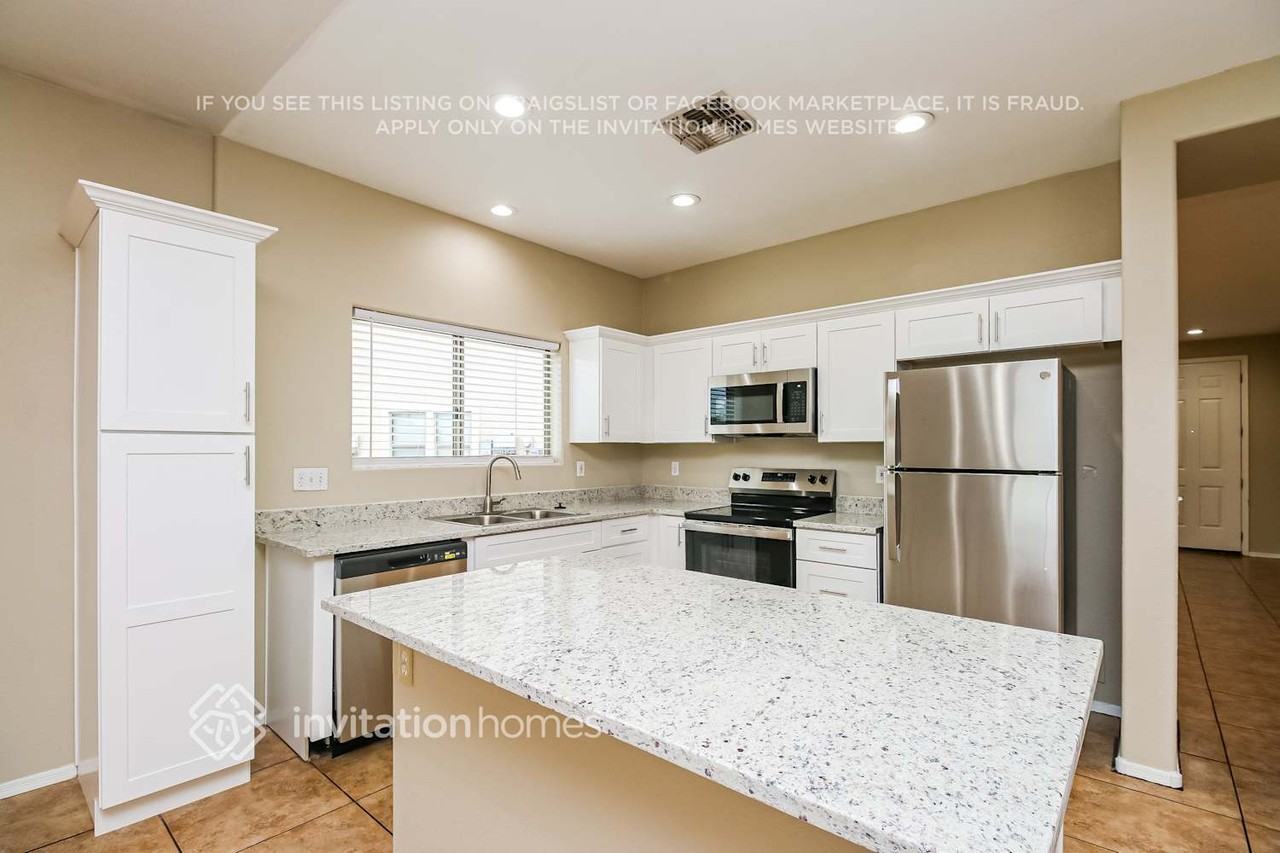 300 S 9th St - Photo 7 of 17