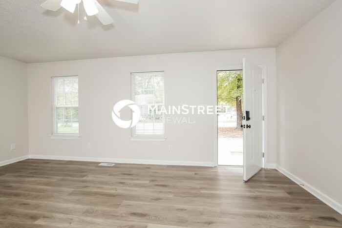 135 W Lakefield Dr - Photo 4 of 15