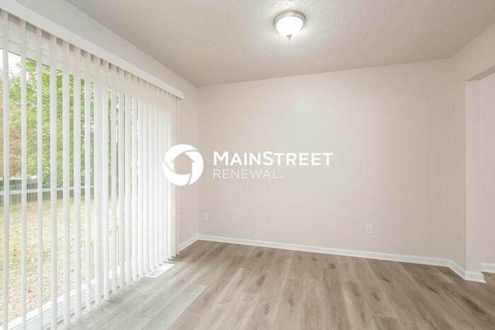 135 W Lakefield Dr - Photo 5 of 15