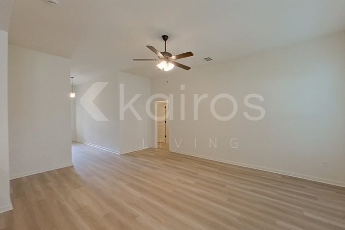 121 Salvat Dr - Photo 2 of 21